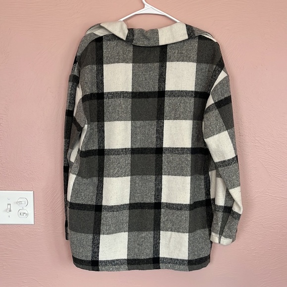 Shacket - Picture 2 of 2